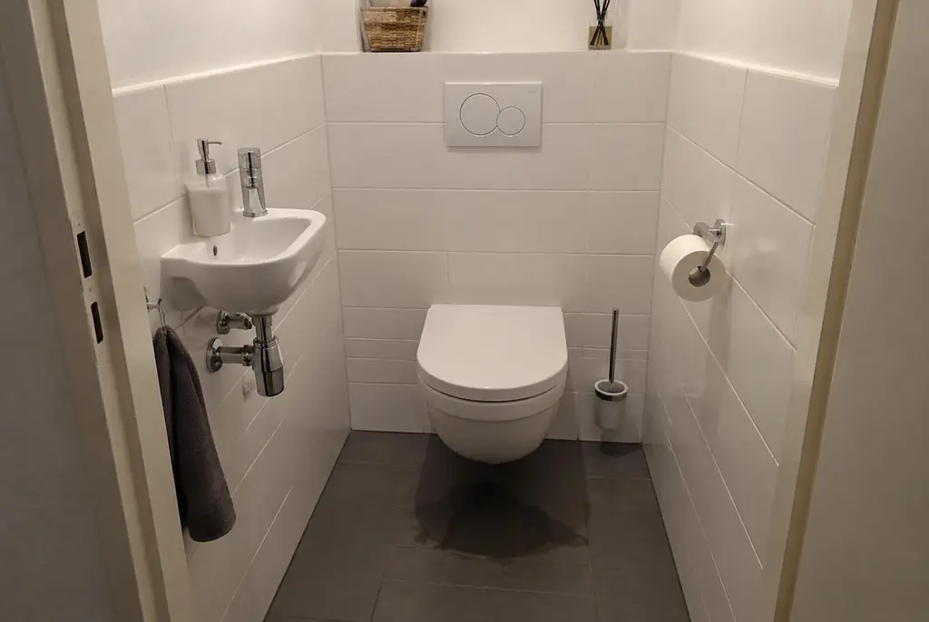 Lekdetectie Uddel – natte vloer bij een toilet